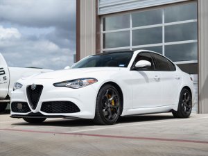 Alfa Romeo Giulia Side Skirts - Carbon Fiber - Aero Alfa Romeo Giulia Side Skirts - Carbon Fiber - Aero